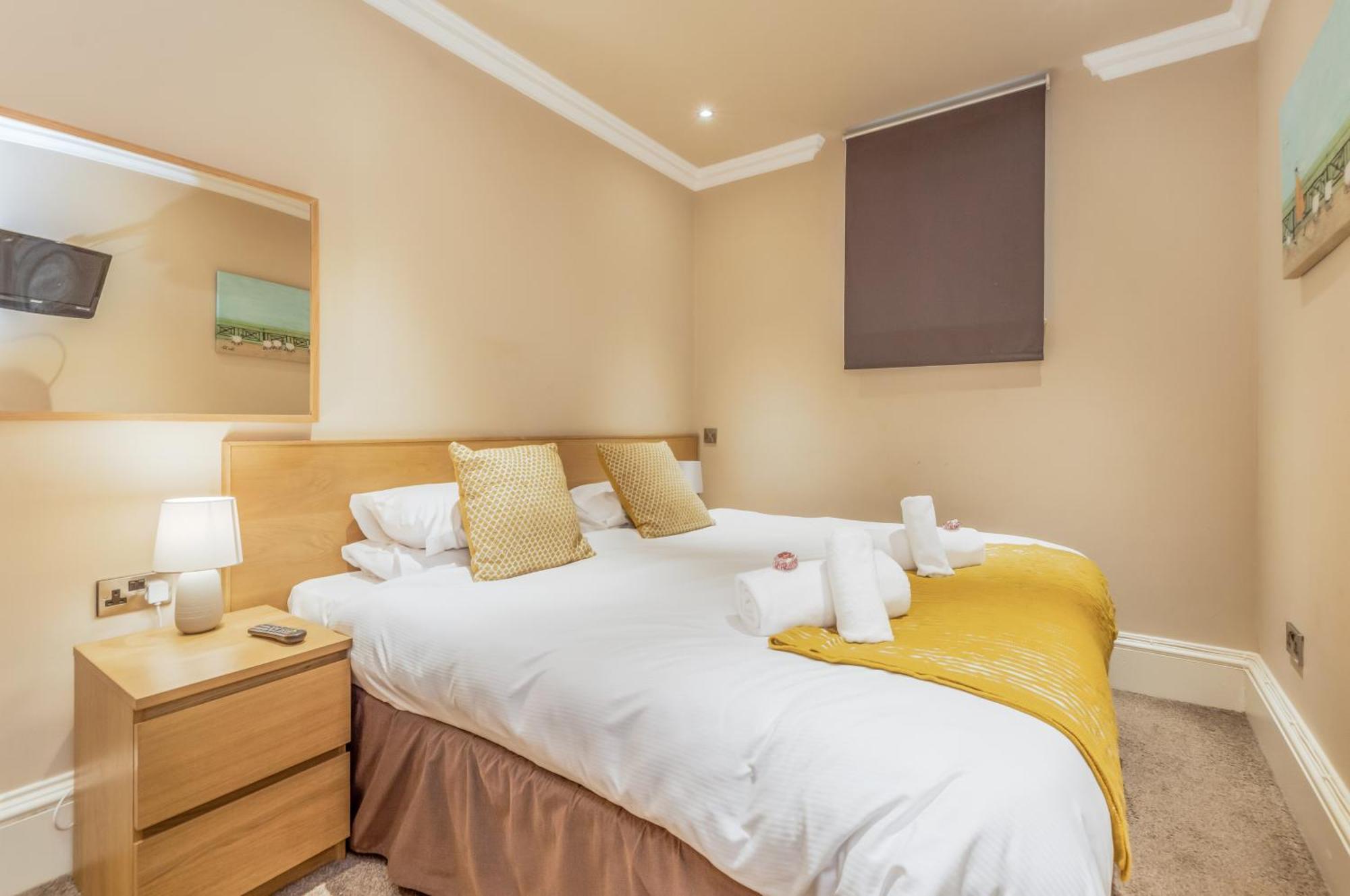 Large 3 Bed 3 Bath - New Town Appartement *